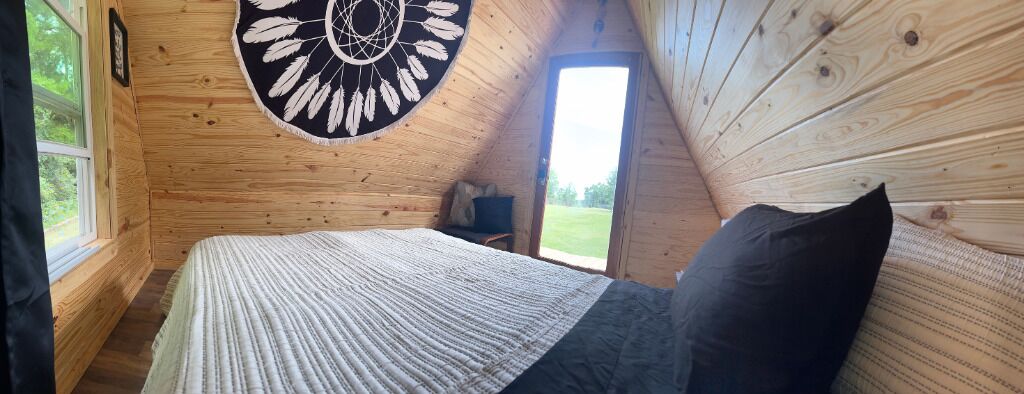 1 bedroom, bed sheets