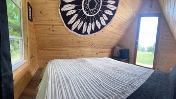 1 bedroom, bed sheets