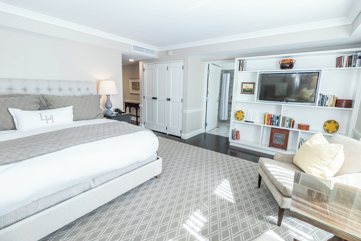 Suite, accessible aux personnes à mobilité réduite (Cloister Room with King Bed)