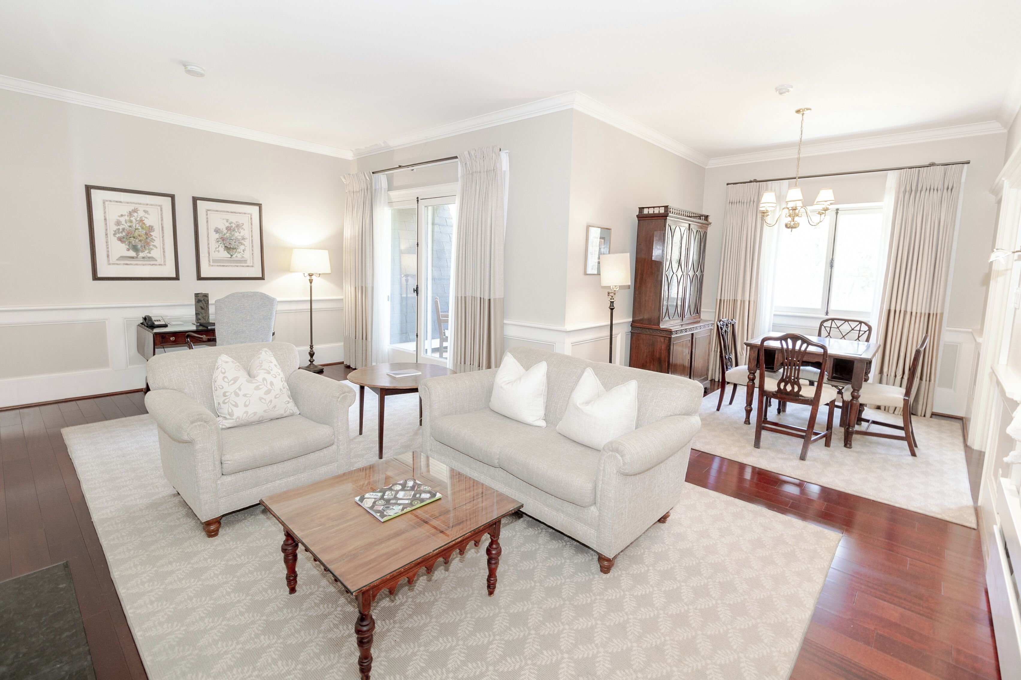 Suite (Orchard & Pine) | In-room safe, desk, laptop workspace, blackout drapes