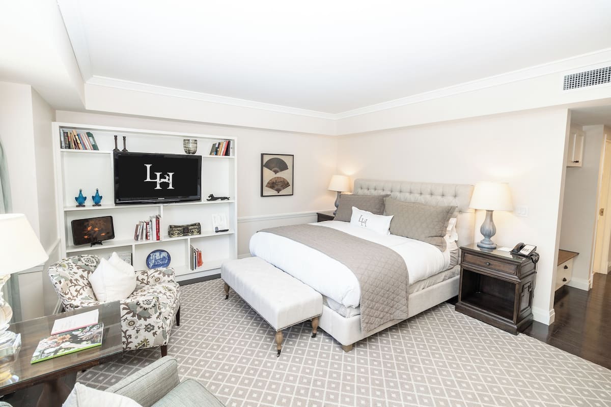 Suite (Cloister with King Bed - No Fireplace) | 1 bedroom, in-room safe, desk, laptop workspace
