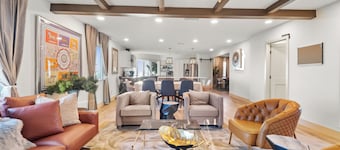 Elegant Pool Villa In Mount Helix, close to DT!