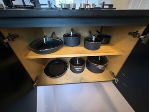 Refrigerador, microondas, horno y cafetera y tetera