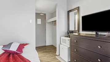 8 bedrooms, internet, bed sheets