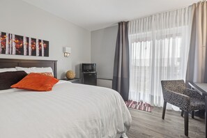 8 bedrooms, internet, bed sheets