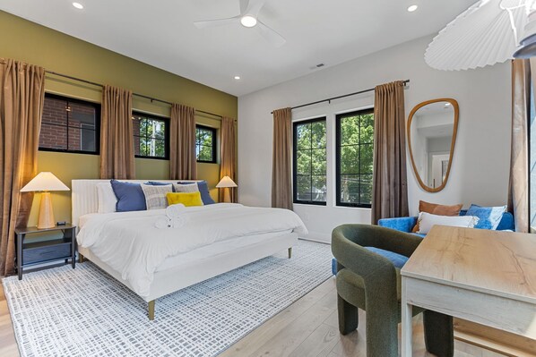 5 عدّة غرف نوم ومكتب ومكواة/لوح كي وسرير سفر