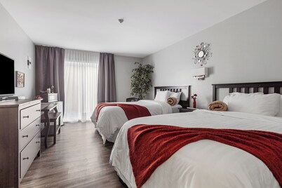 Restauparc Motel - 2 Double Bed & Kitchenette & Private Washroom