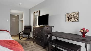 8 bedrooms, internet, bed sheets