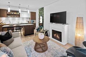 Smart-TV, Kamin, Bücher