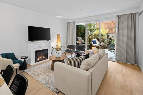 Luxe King Bed and Private BBQ Terrace