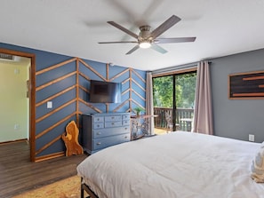 3 Schlafzimmer, Schreibtisch, Bügeleisen/Bügelbrett, Reisekinderbett