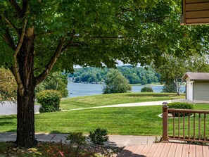 Property grounds - Lake Views: Modern Coastal 3 BR Apple Valley Lake Beach House (Howard)