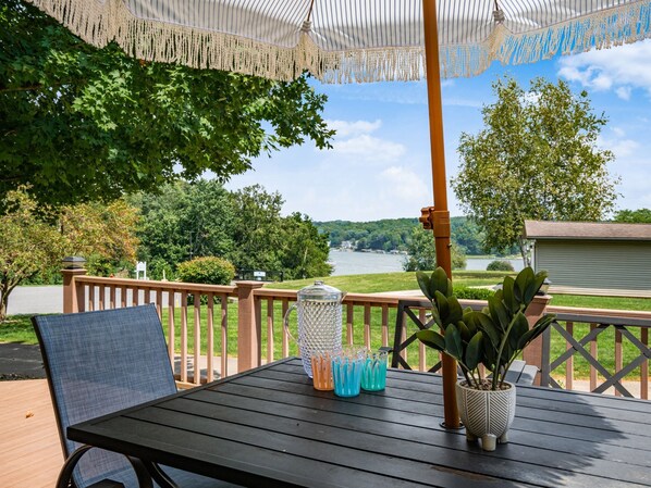 Outdoor dining - Lake Views: Modern Coastal 3 BR Apple Valley Lake Beach House (Howard)