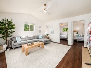 Smart TV, stereo - Lake Views: Modern Coastal 3 BR Apple Valley Lake Beach House (Howard)