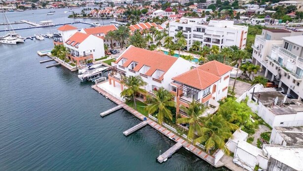 A coastal town with buildings along the waterfront, docks, and boats. - Simpson bay 3bdr / 3,5 bath with pools - GENERATOR (Simpson Bay)