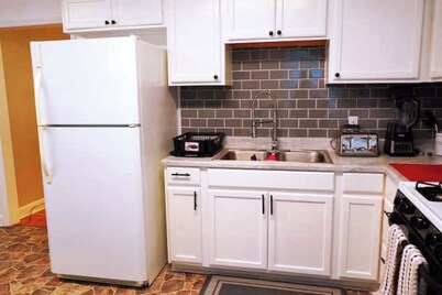 Spacious Luxury Pet Friendly Home - Entire House