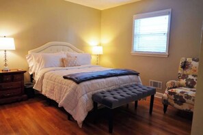 4 Schlafzimmer, Schreibtisch, Bügeleisen/Bügelbrett, Reisekinderbett