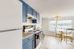 Fridge, microwave, stovetop, dishwasher - Oceanfront, dog-friendly condo with Boothbay Harbor views & prime location (Boothbay Harbor)
