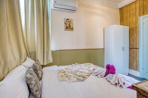 1 bedroom - Standard Queen Room with Pyramids View (Giza Governorate)