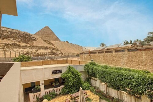 Family Room with Balcony - Pyramids View