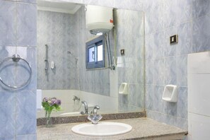 Bathroom - Suite with Terrace - Pyramids View (Giza Governorate)