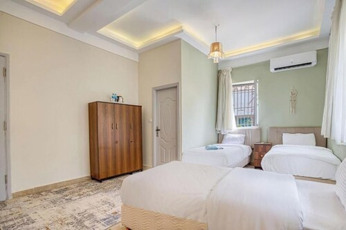 Deluxe Family Room with Pyramids View
