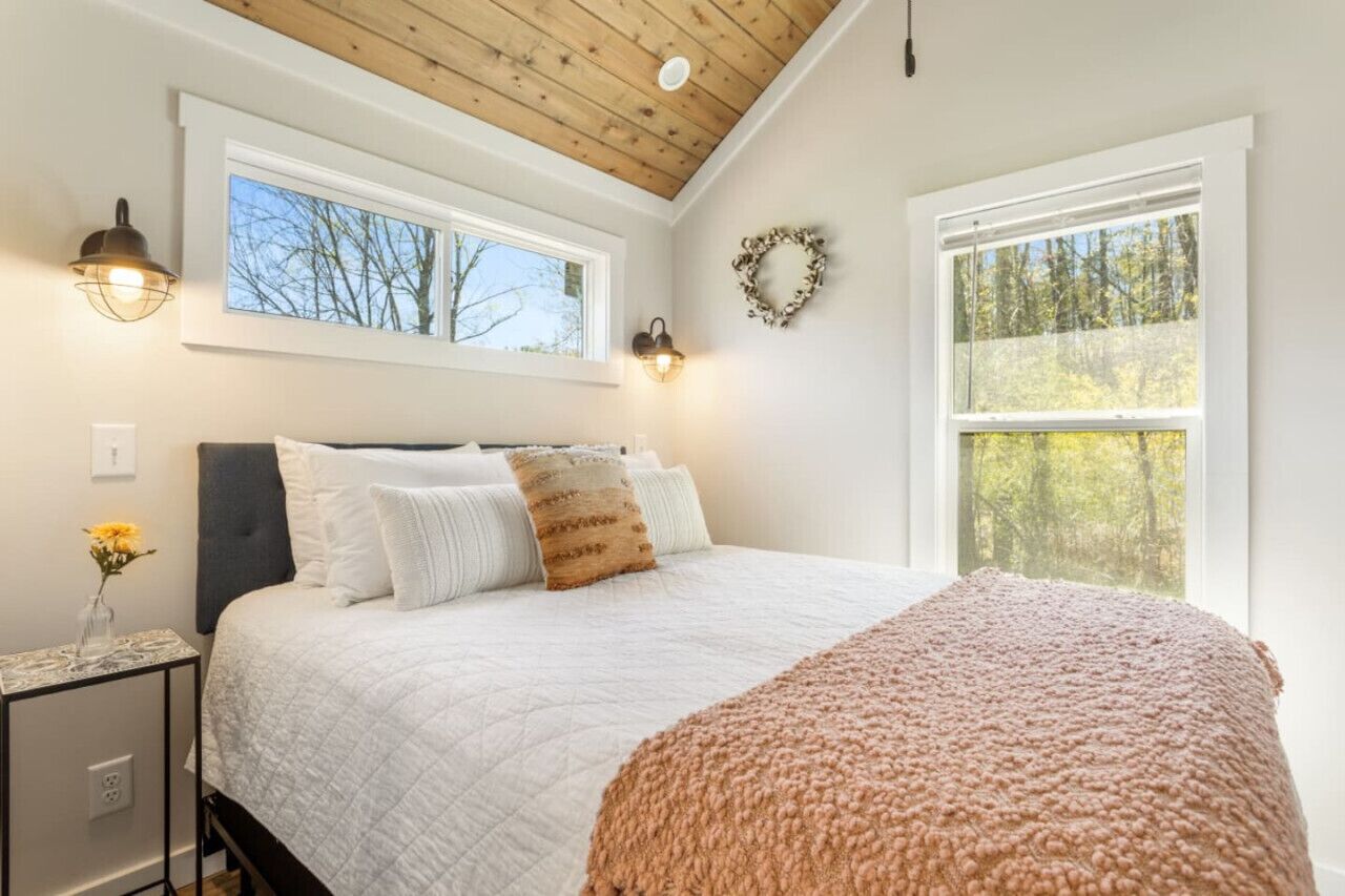 2 soverom, skrivebord, wi-fi (inkludert) og sengetøy