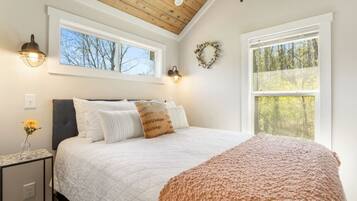 2 bedrooms, desk, free WiFi, bed sheets