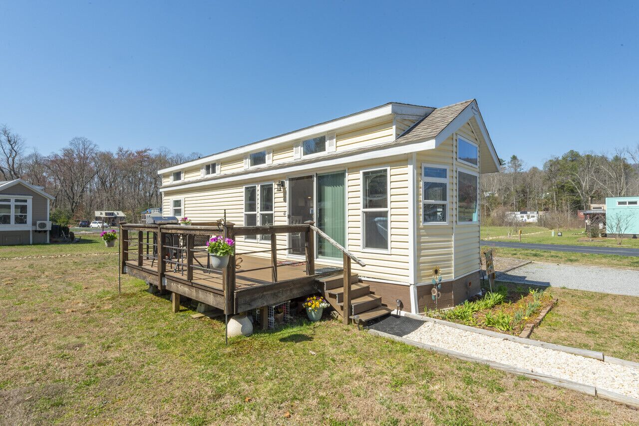 Sunflower · The Sunflower @ Acony Bell Tiny Home Village