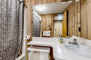 Secador de pelo, toallas