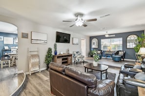 TV - Relax in the covered "Heart" Pool & hot tub, local dining, min DT and Beaches (St. Augustine)
