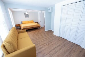 2 Schlafzimmer, Schreibtisch, Bügeleisen/Bügelbrett, WLAN