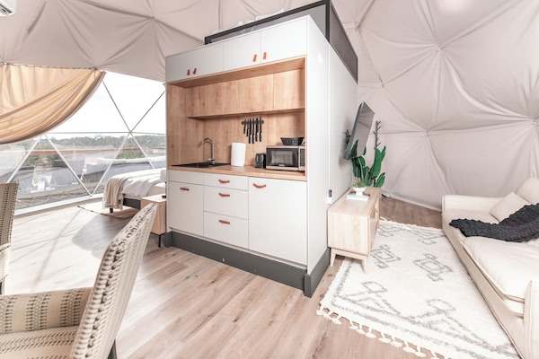 Habitación | Cocineta privada | Frigobar, microondas, cafetera y tetera y tetera eléctrica