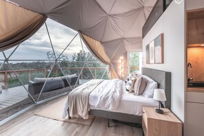 Room | Desk, free WiFi, bed sheets