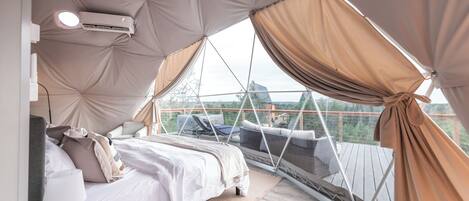 Room | Desk, free WiFi, bed sheets