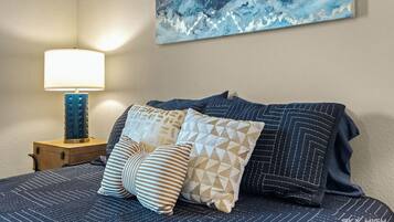 3 bedrooms, desk, iron/ironing board, free WiFi