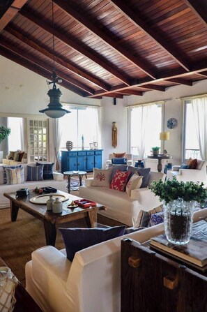 Interior detail - Villa Dei Fiori (São Sebastião)