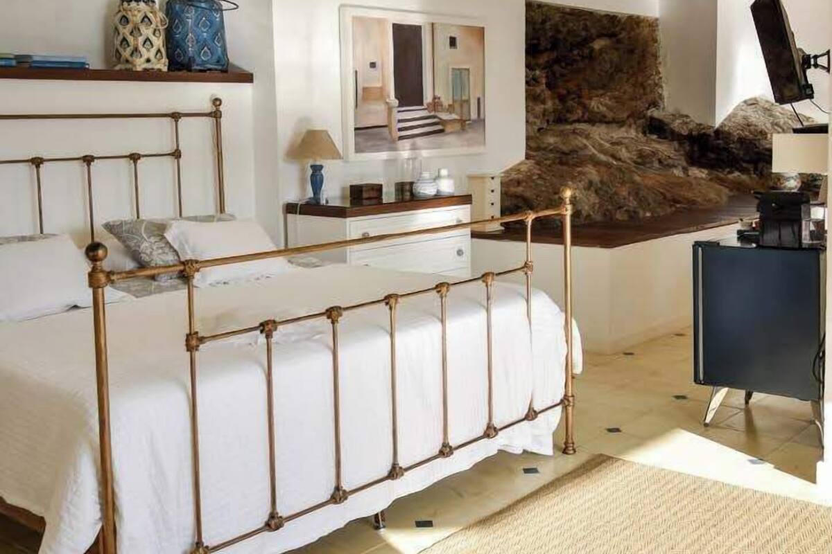 Kahden hengen deluxe-huone, 1 suuri parisänky, valtamerinäköala | Tallelokero huoneessa, ilmainen Wi-Fi