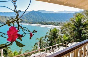 Classic Double Room, Ocean View | In-room safe, free WiFi, bed sheets - Villa Dei Fiori (São Sebastião)