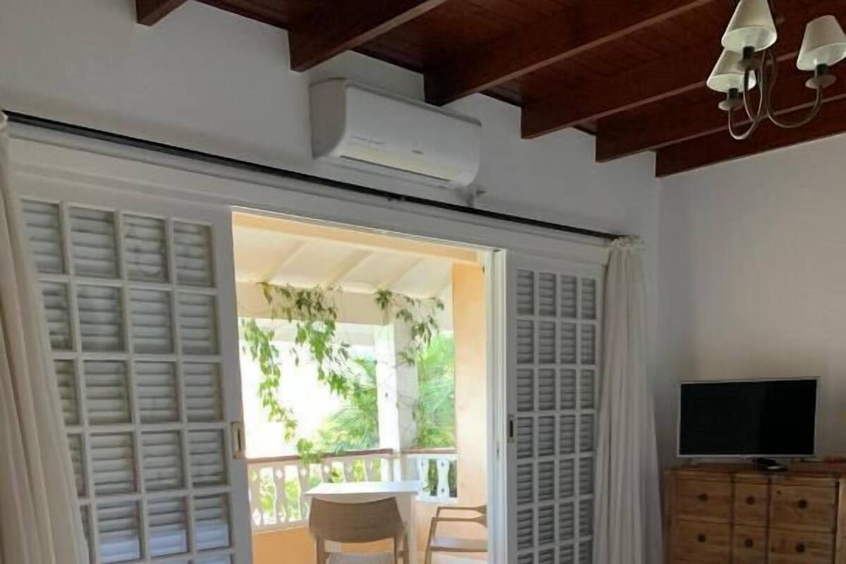 Kahden hengen deluxe-huone, 1 keskisuuri parisänky, valtamerinäköala | Tallelokero huoneessa, ilmainen Wi-Fi