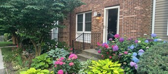 Spacious 4-bedroom 3.5-bath townhome in wonderful Vienna - Near Washington DC