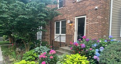 Spacious 4-bedroom 3.5-bath townhome in wonderful Vienna - Near Washington DC