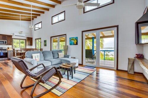 Charming Home on the Lagoon with Kayaks