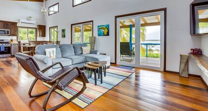 Charming Home on the Lagoon with Kayaks