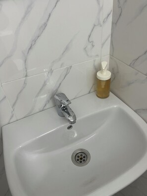 Shower, hair dryer, towels, soap - Petit Duplex à 5 min de la Plage (Tanger)