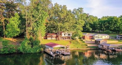 5BR - Lakefront Home - 4 King Beds, Private Dock, Kayaks, Canoe, & Fast WiFi