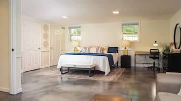 5 bedrooms, desk, travel cot, free WiFi