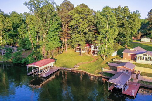 5BR - Lakefront Home - 4 King Beds, Private Dock, Kayaks, Canoe, & Fast WiFi