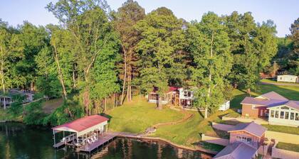 5BR - Lakefront Home - 4 King Beds, Private Dock, Kayaks, Canoe, & Fast WiFi