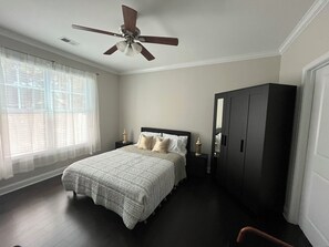 4 Schlafzimmer, Schreibtisch, Bügeleisen/Bügelbrett, kostenloses WLAN